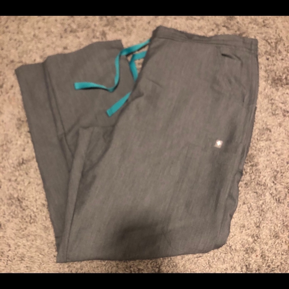 EUC Figs graphite Yola scrub bottoms